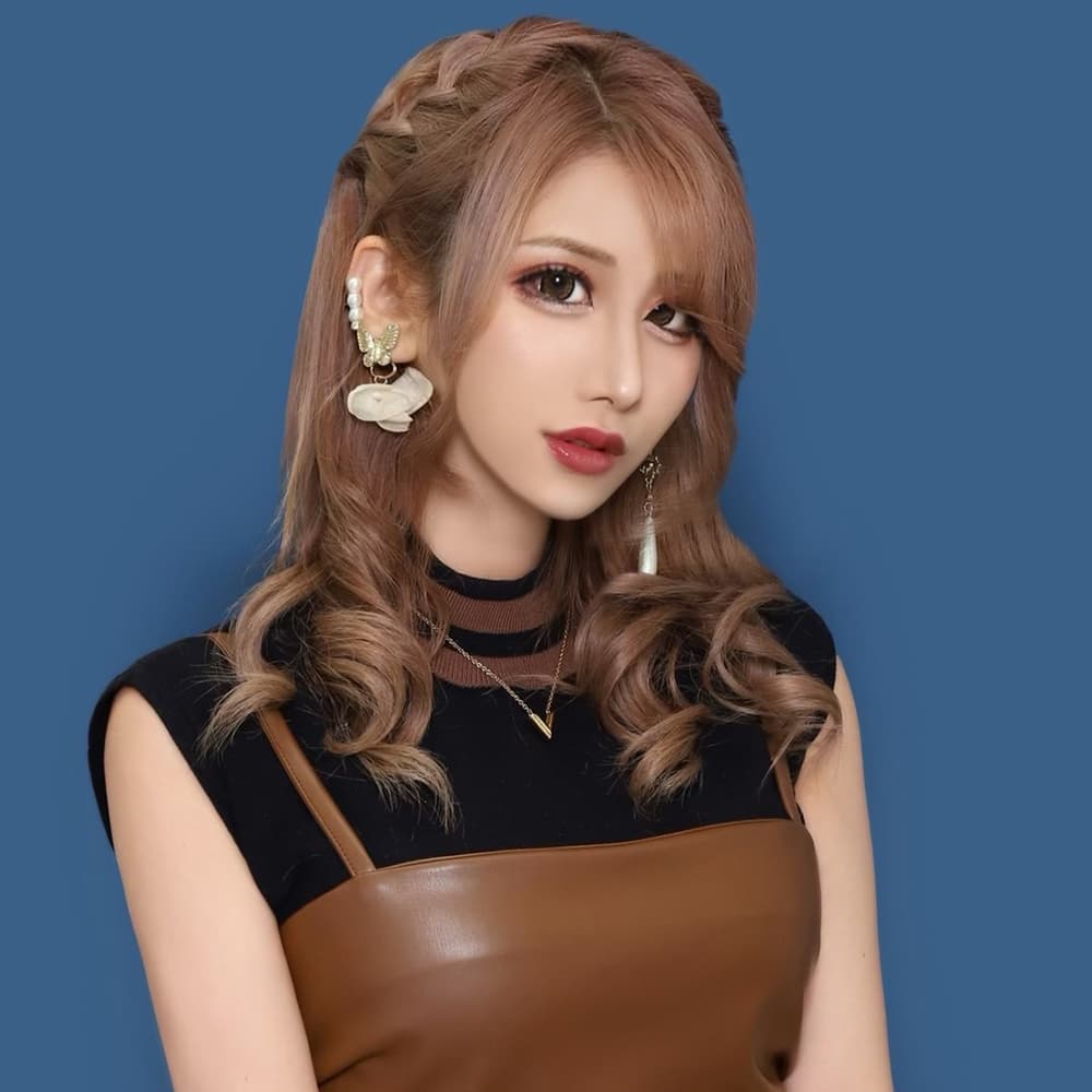 真白桃乃